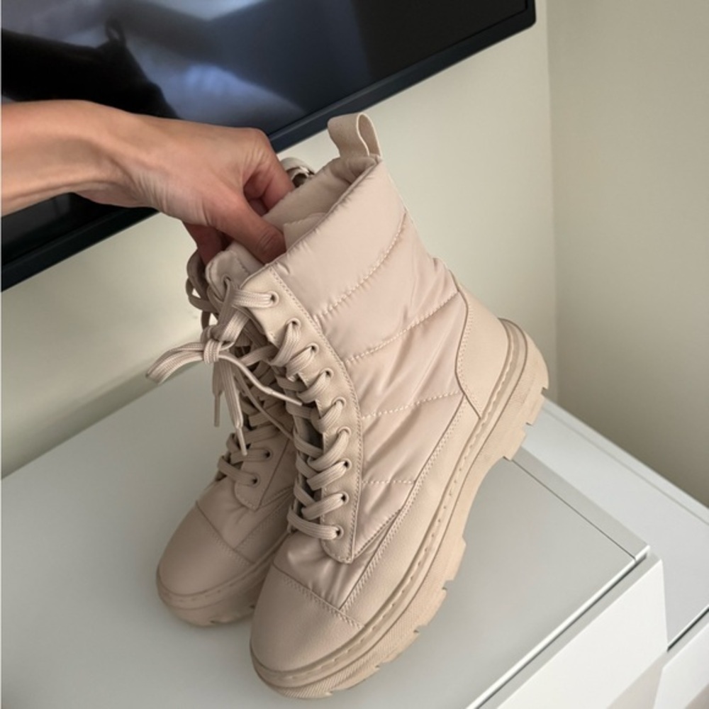Women's Cream Lace-Up Boots